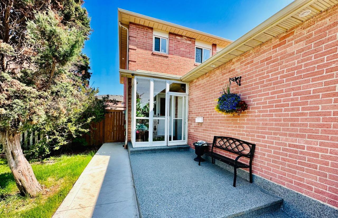 Luxury Homestay In Mississauga Near Square One Mall & Pearson Airport Екстериор снимка