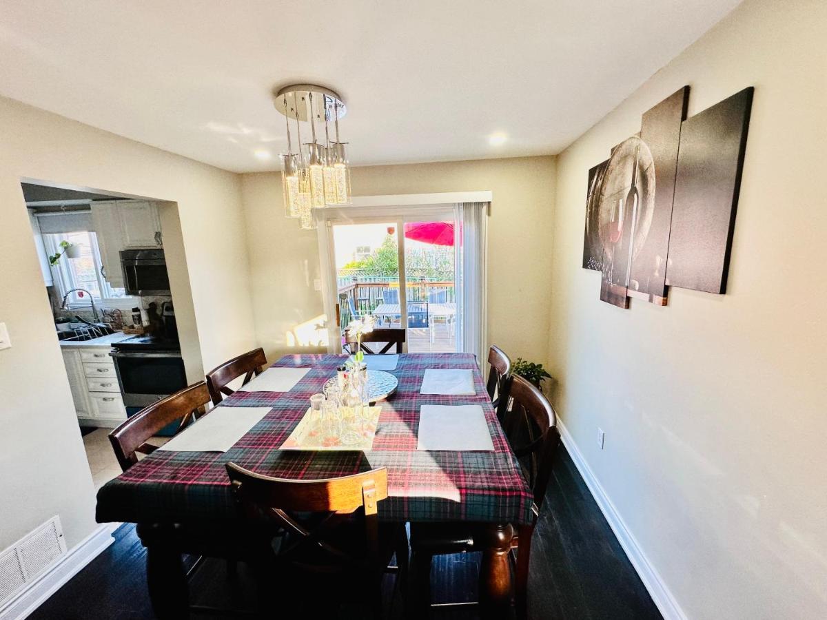 Luxury Homestay In Mississauga Near Square One Mall & Pearson Airport Екстериор снимка